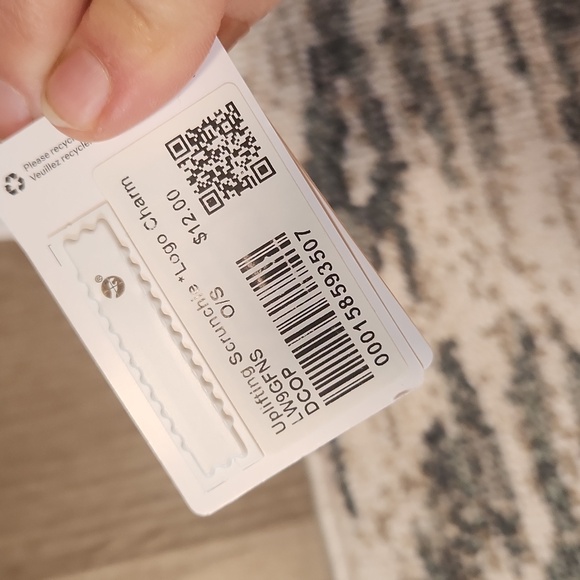 Lululemon Uplifting Scruchie *logo Charm - Picture 3 of 4